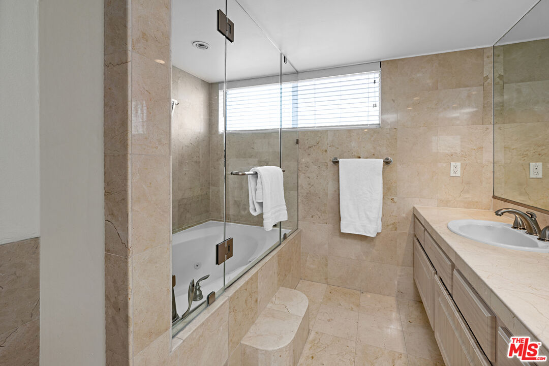 723 Westmount Dr Unit: 305