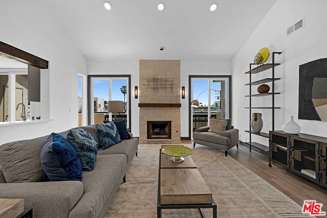 723 Westmount Dr Unit: 305