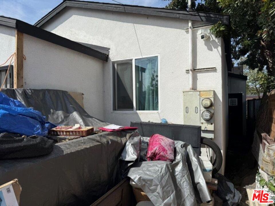 9712 S San Pedro St