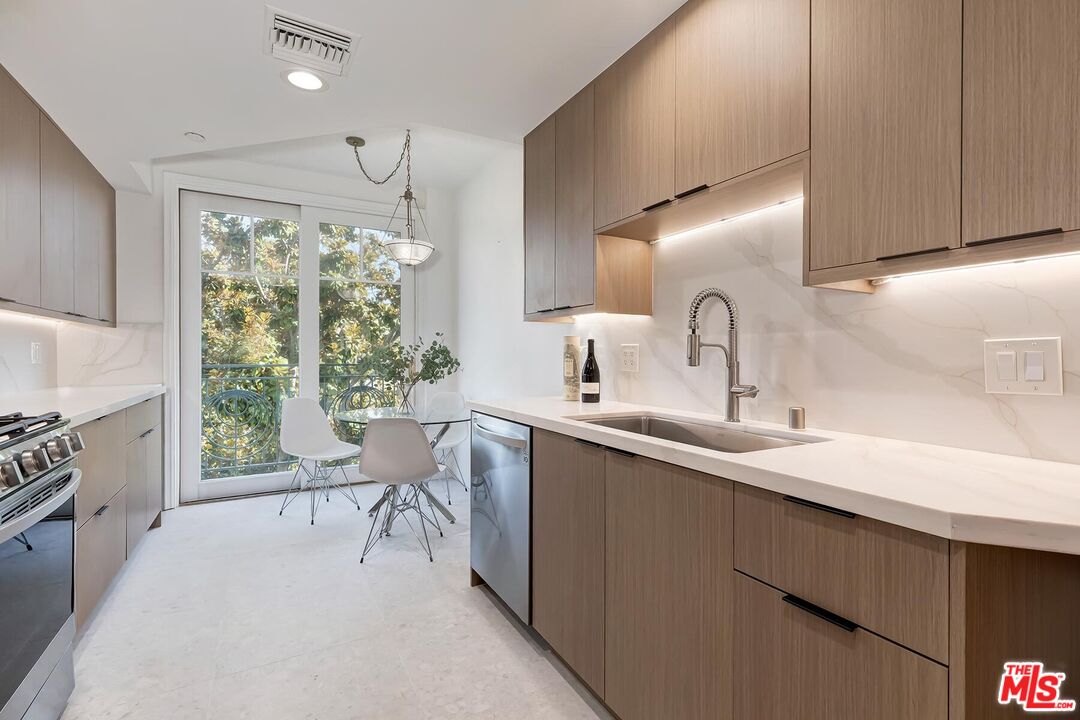 430 N Oakhurst Dr Unit: 202