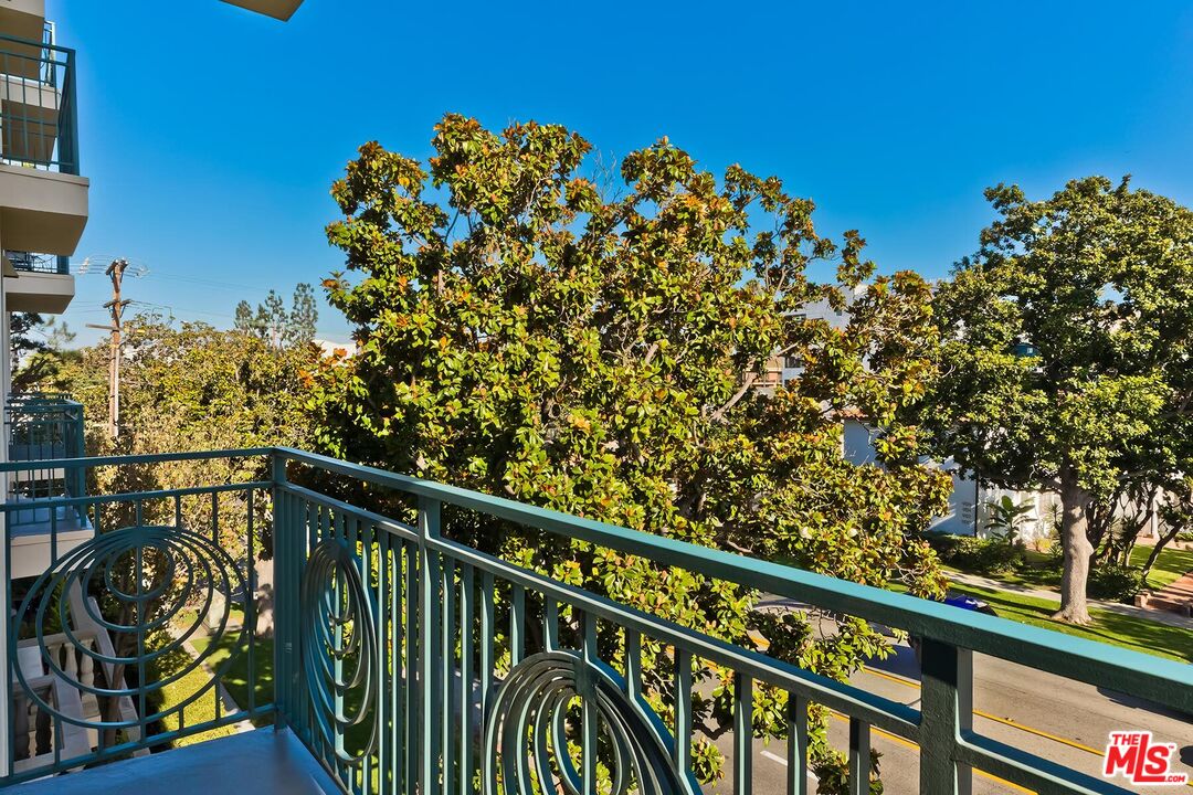 430 N Oakhurst Dr Unit: 202
