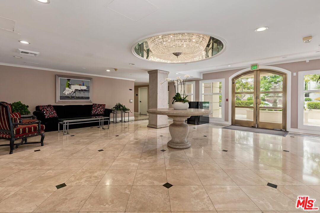 430 N Oakhurst Dr Unit: 202