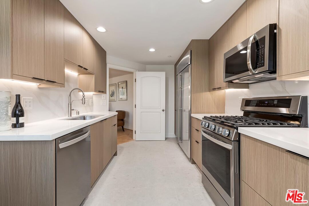 430 N Oakhurst Dr Unit: 202