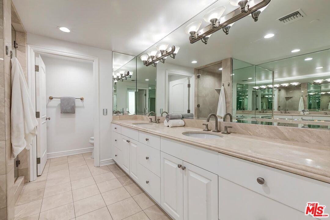 430 N Oakhurst Dr Unit: 202