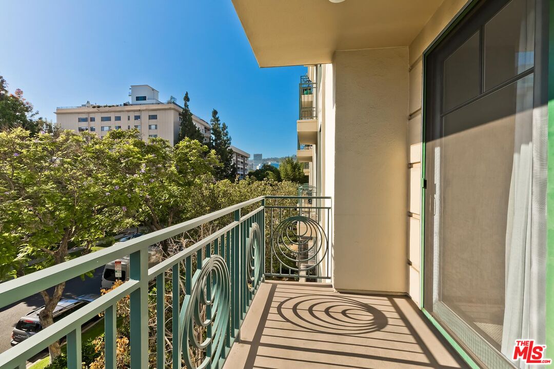 430 N Oakhurst Dr Unit: 202