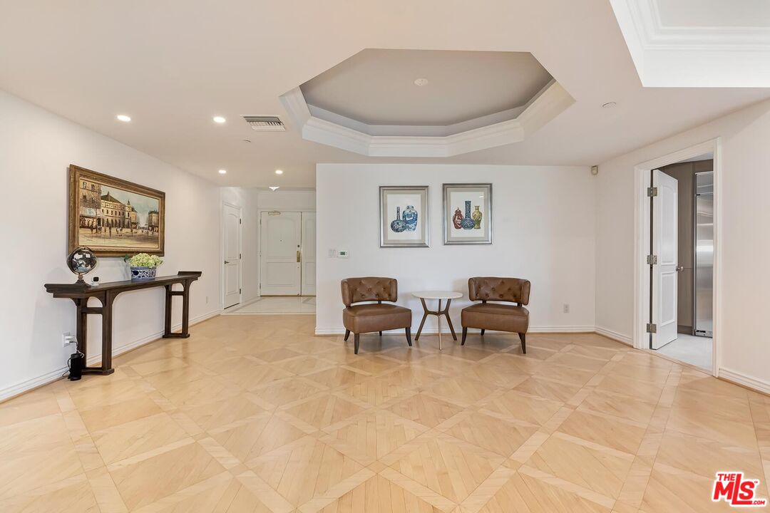 430 N Oakhurst Dr Unit: 202