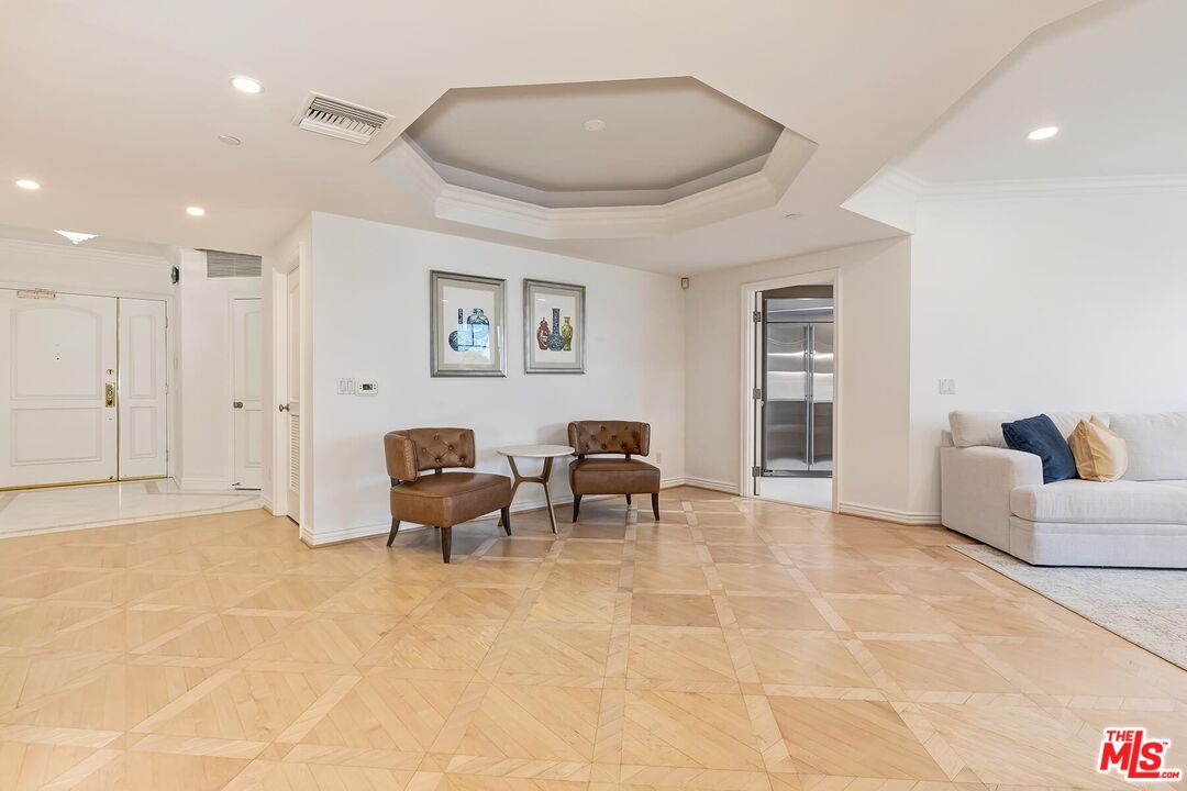 430 N Oakhurst Dr Unit: 202