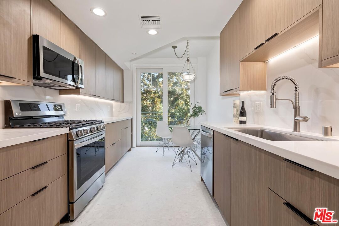 430 N Oakhurst Dr Unit: 202
