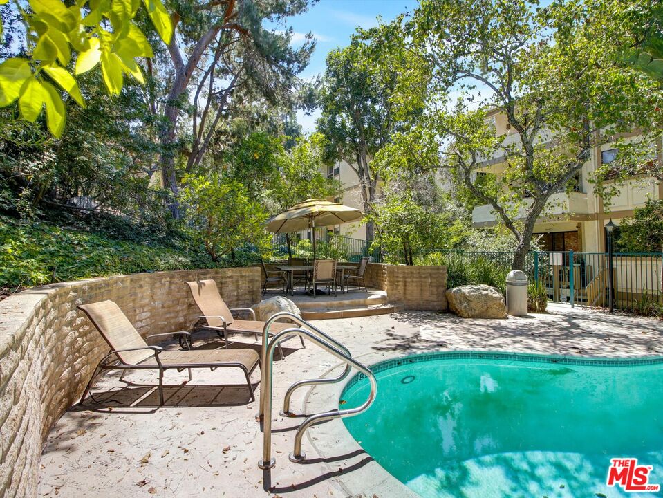 3480 Barham Blvd Unit: 325