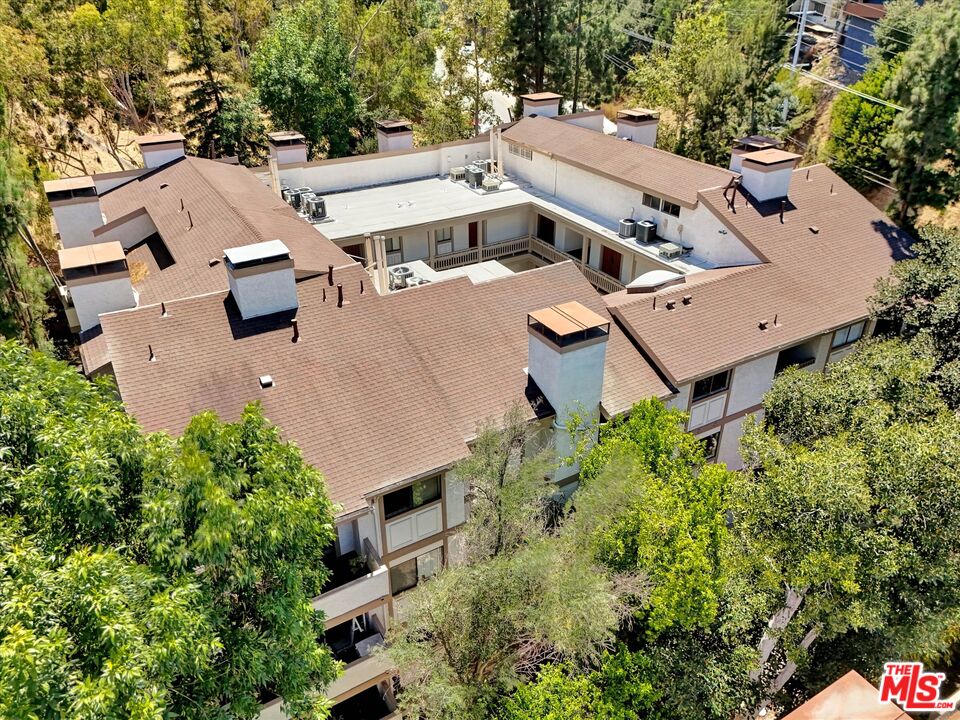 3480 Barham Blvd Unit: 325