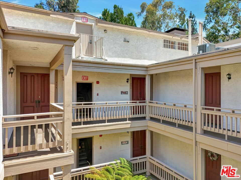3480 Barham Blvd Unit: 325