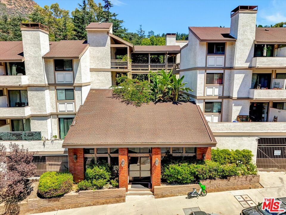3480 Barham Blvd Unit: 325
