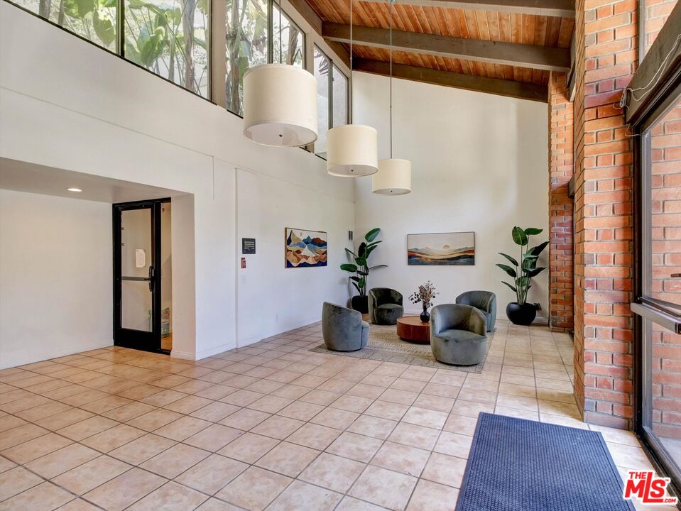 3480 Barham Blvd Unit: 325