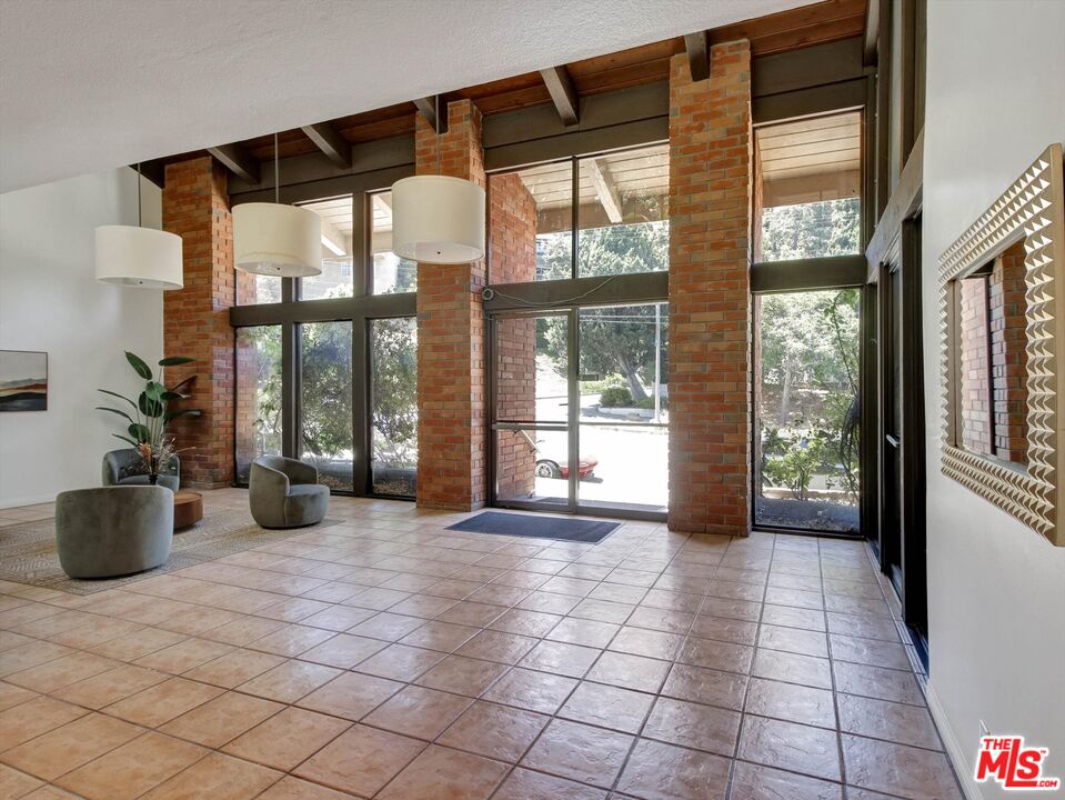 3480 Barham Blvd Unit: 325