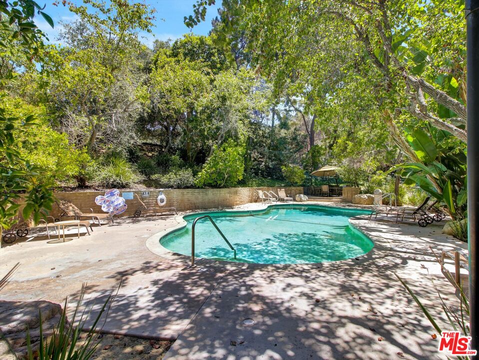 3480 Barham Blvd Unit: 325