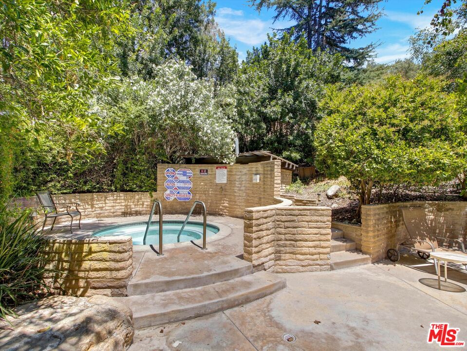 3480 Barham Blvd Unit: 325