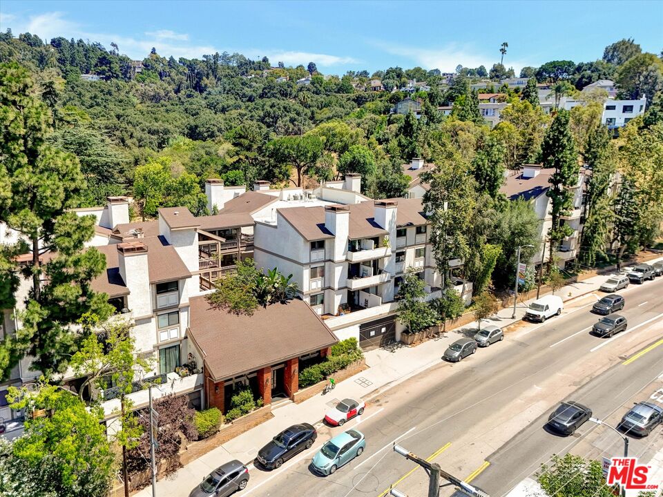 3480 Barham Blvd Unit: 325