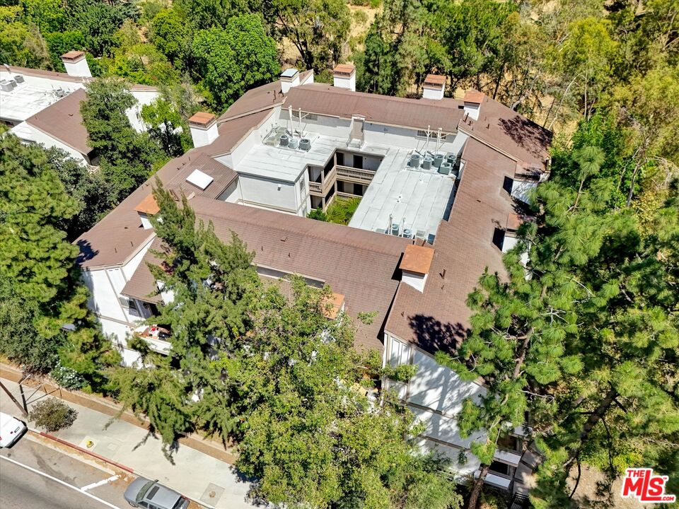3480 Barham Blvd Unit: 325