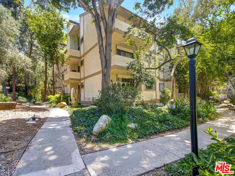 3480 Barham Blvd Unit: 325