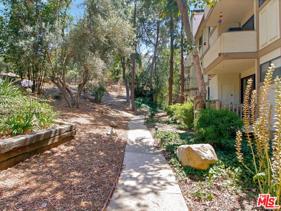 3480 Barham Blvd Unit: 325