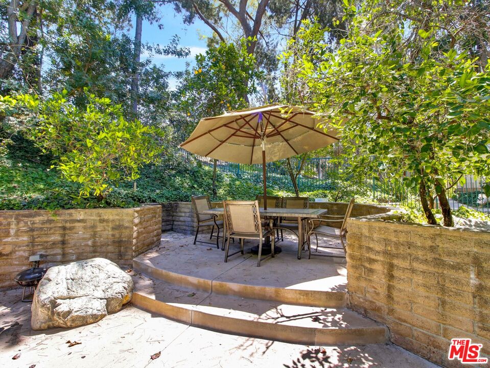 3480 Barham Blvd Unit: 325