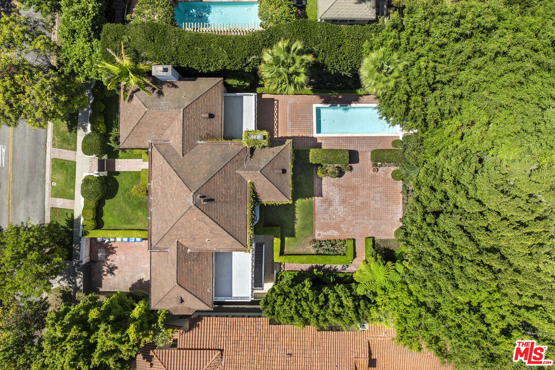 1910 Outpost Dr
