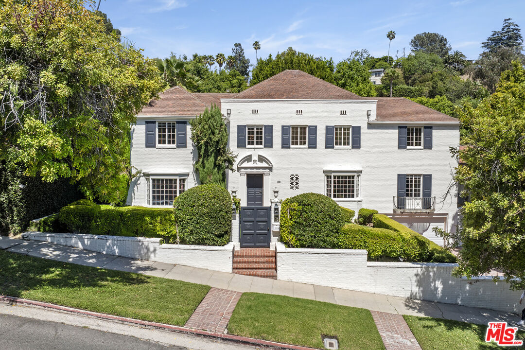 1910 Outpost Dr