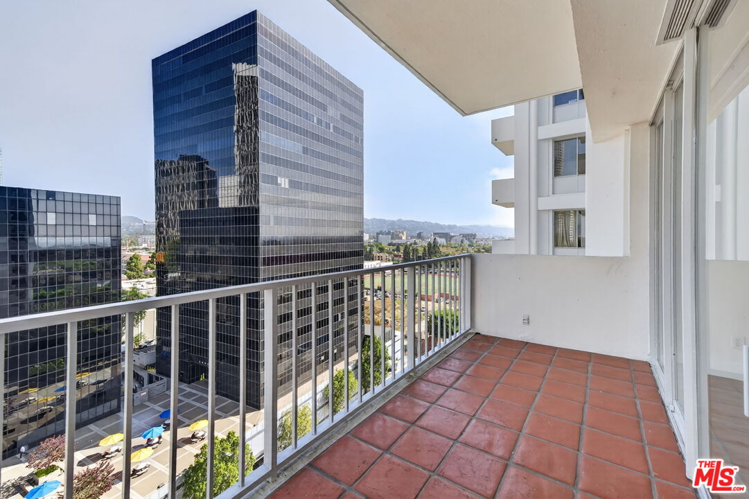 2160 Century Park East Unit: 1010