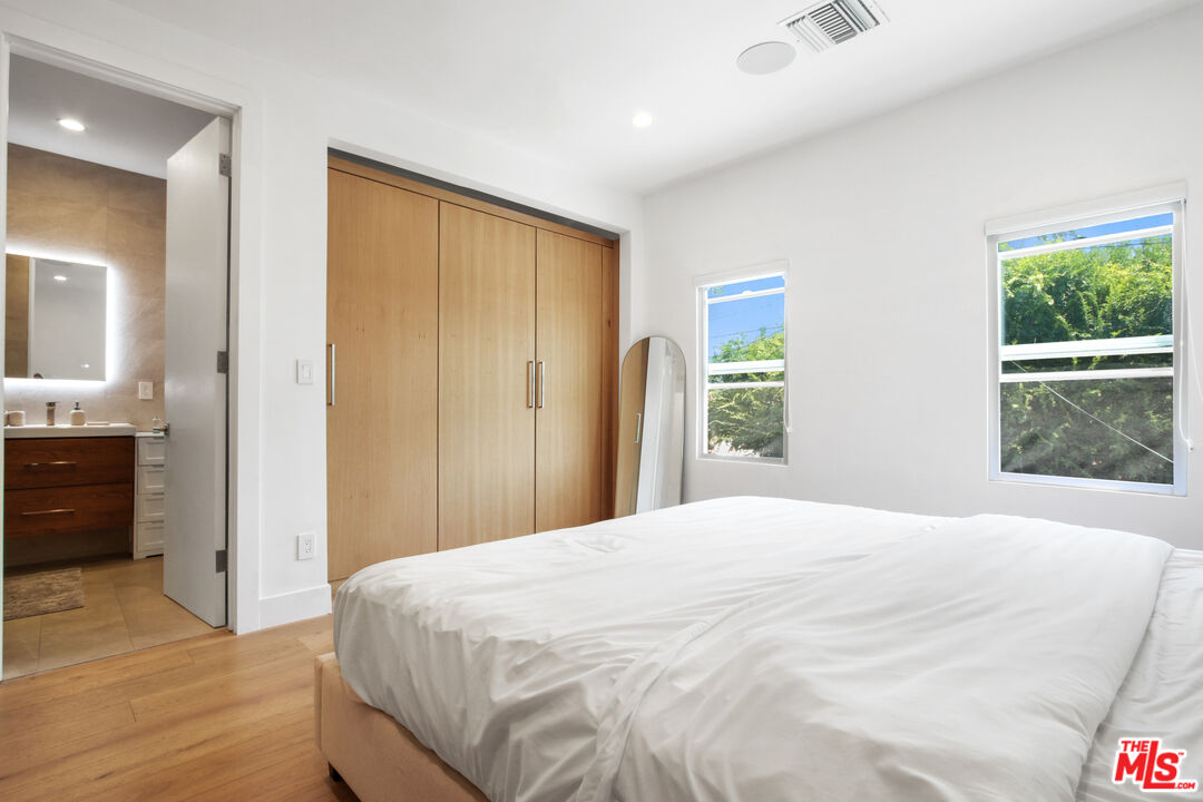 424 N Gardner St Unit: 1/2