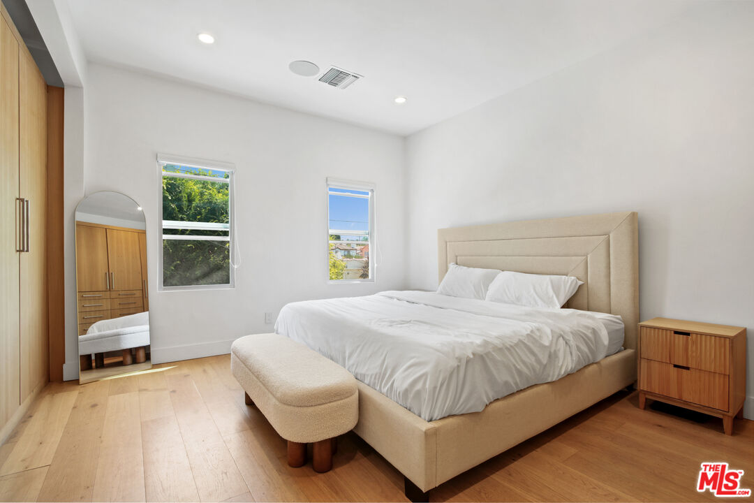 424 N Gardner St Unit: 1/2