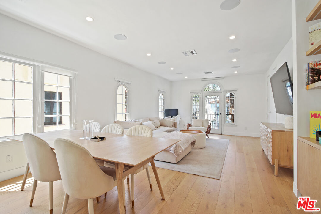 424 N Gardner St Unit: 1/2