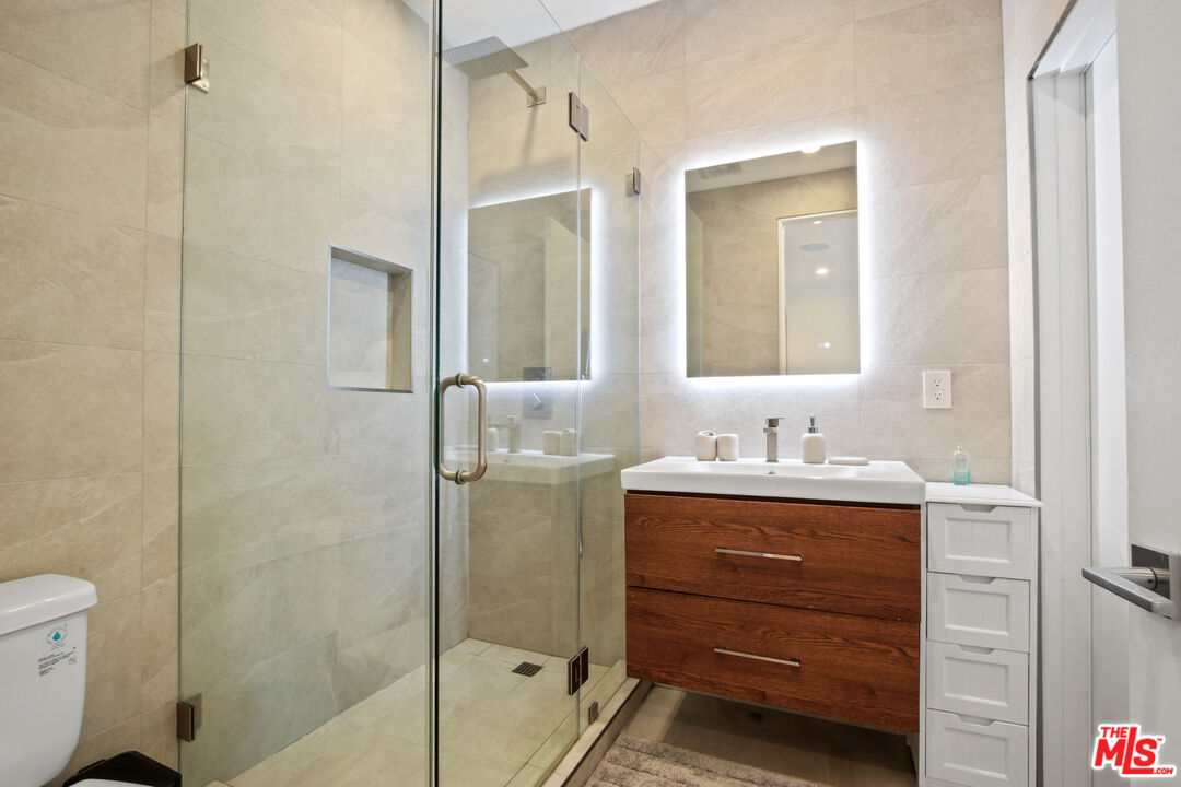 424 N Gardner St Unit: 1/2