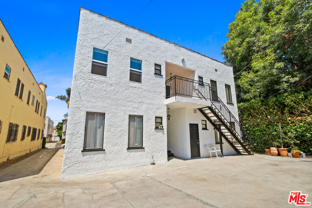 424 N Gardner St Unit: 1/2