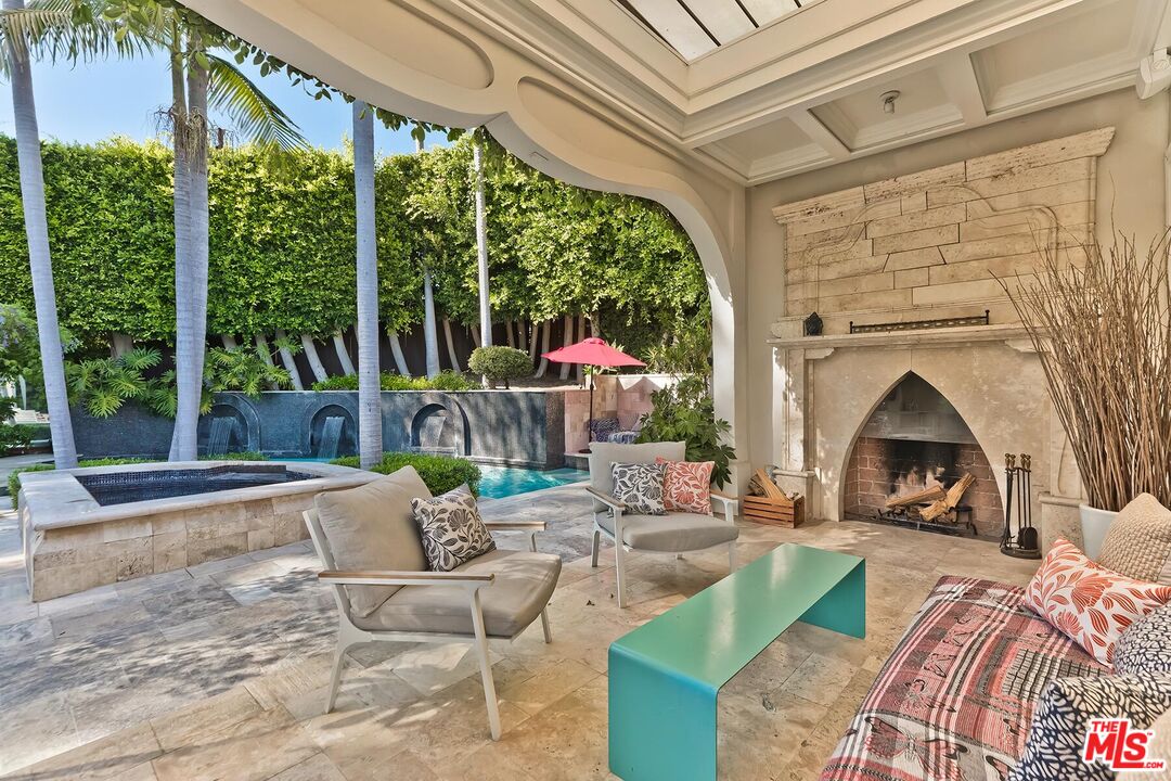 2806 Nichols Canyon Rd