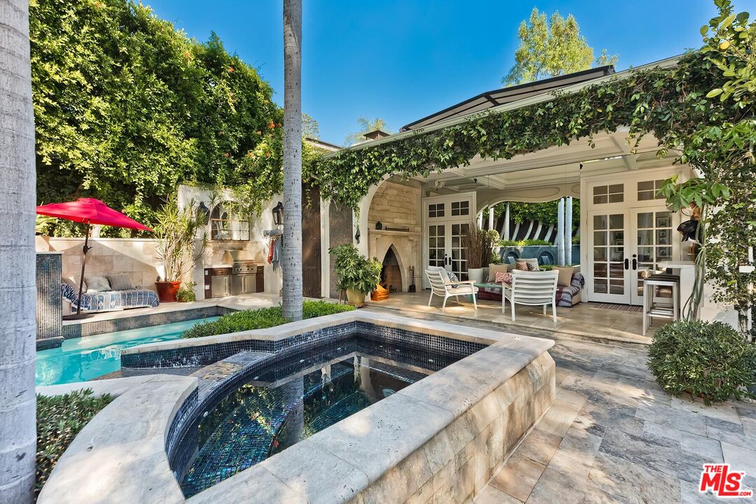 2806 Nichols Canyon Rd