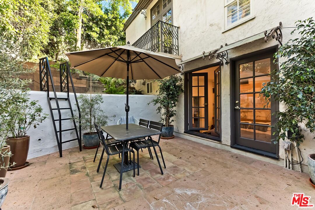 2806 Nichols Canyon Rd