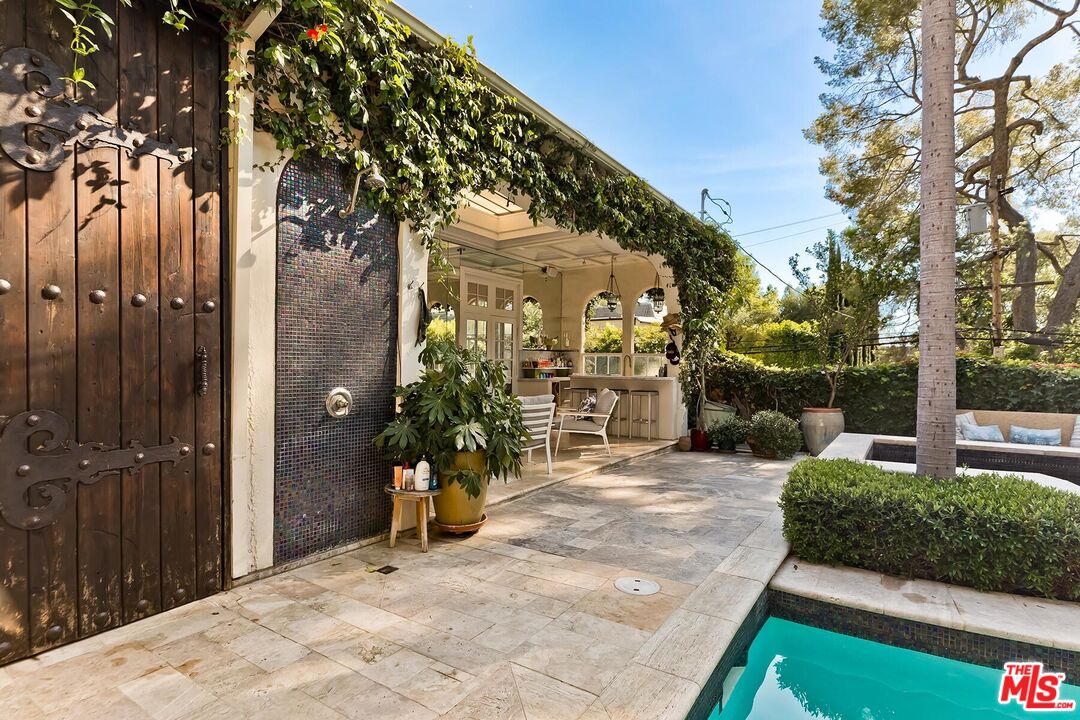 2806 Nichols Canyon Rd