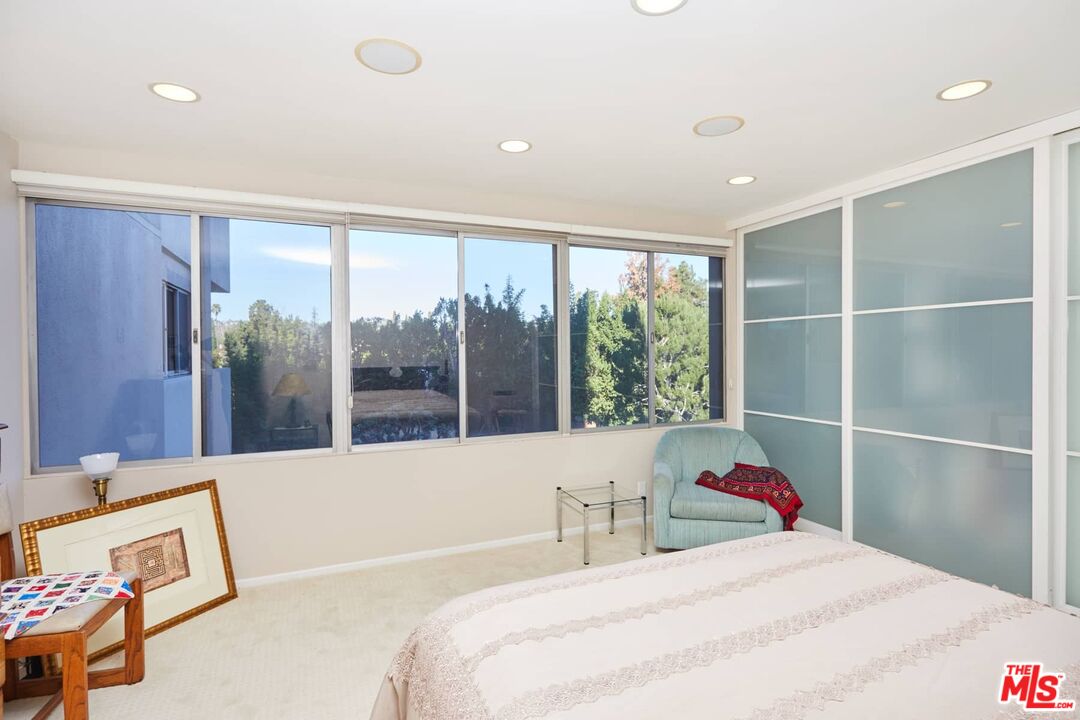 865 Comstock Ave Unit: 6A
