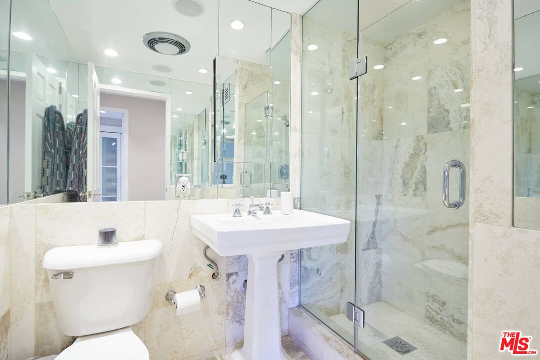 865 Comstock Ave Unit: 6A