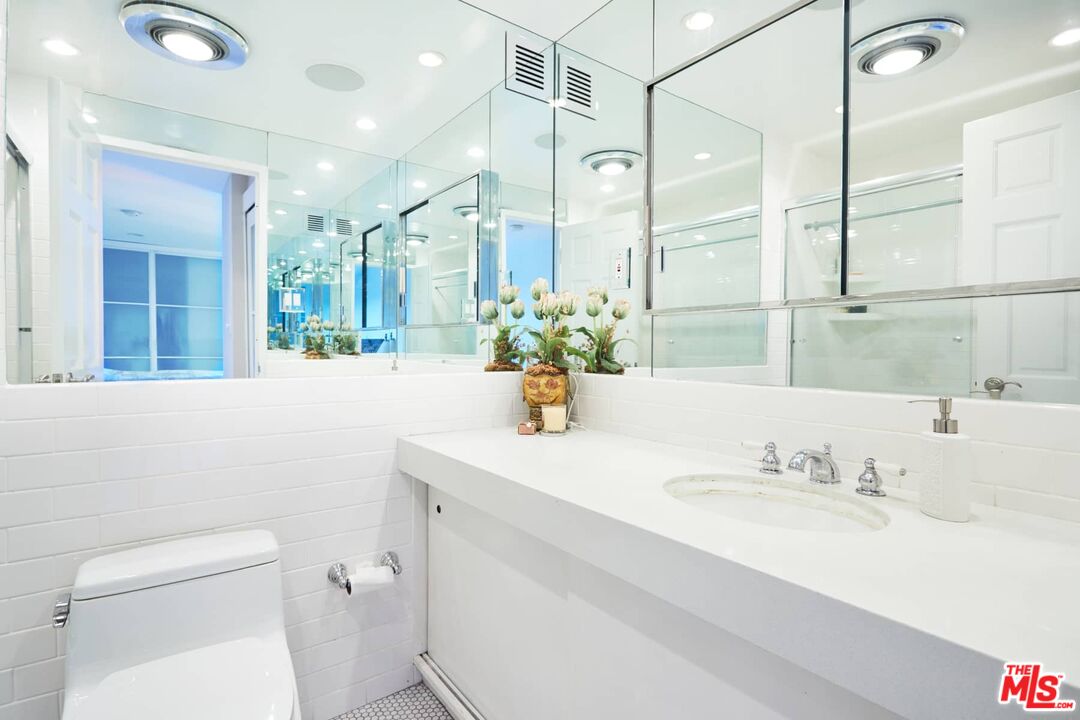865 Comstock Ave Unit: 6A