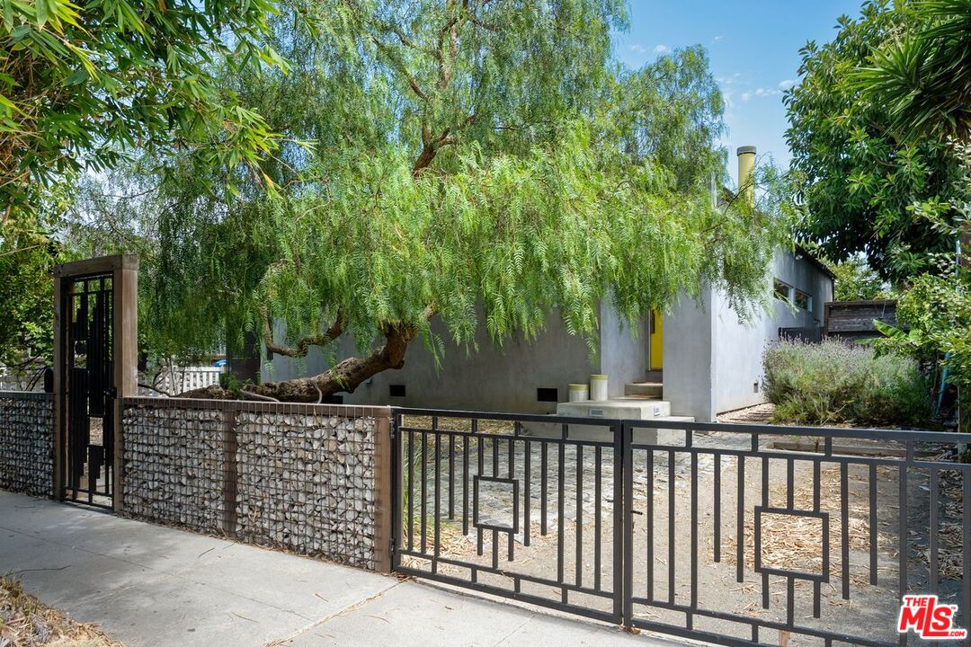 2320 Walnut Ave