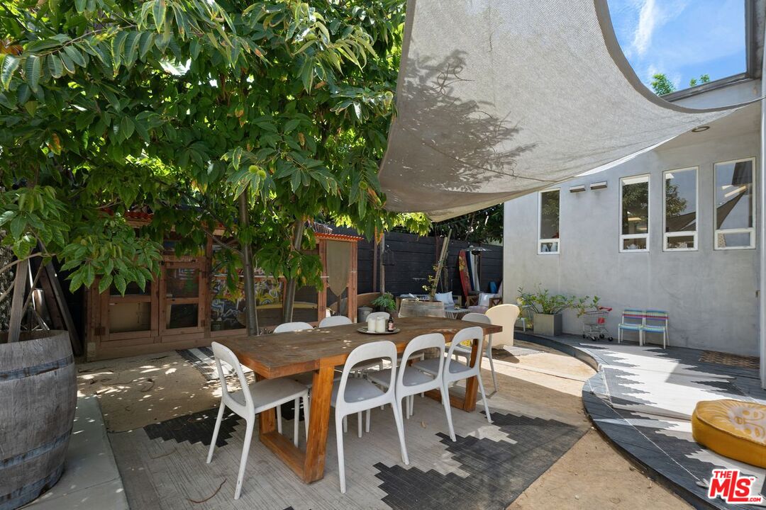 2320 Walnut Ave
