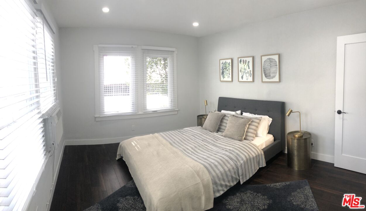 1754 N La Brea Ave