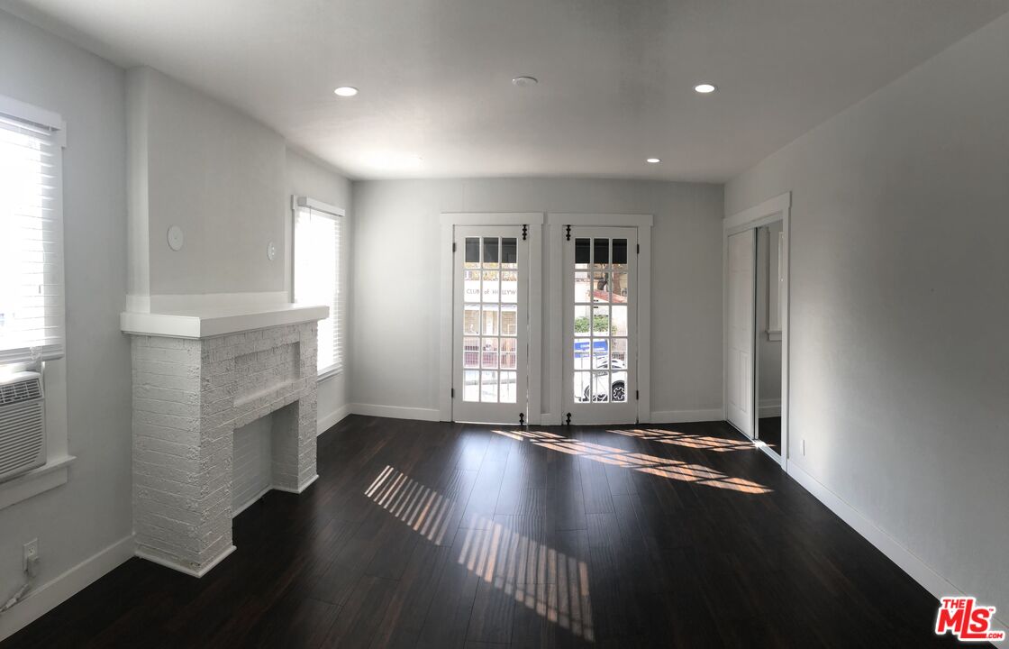 1754 N La Brea Ave