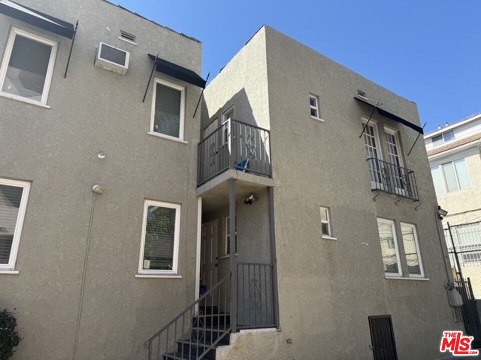 1754 N La Brea Ave