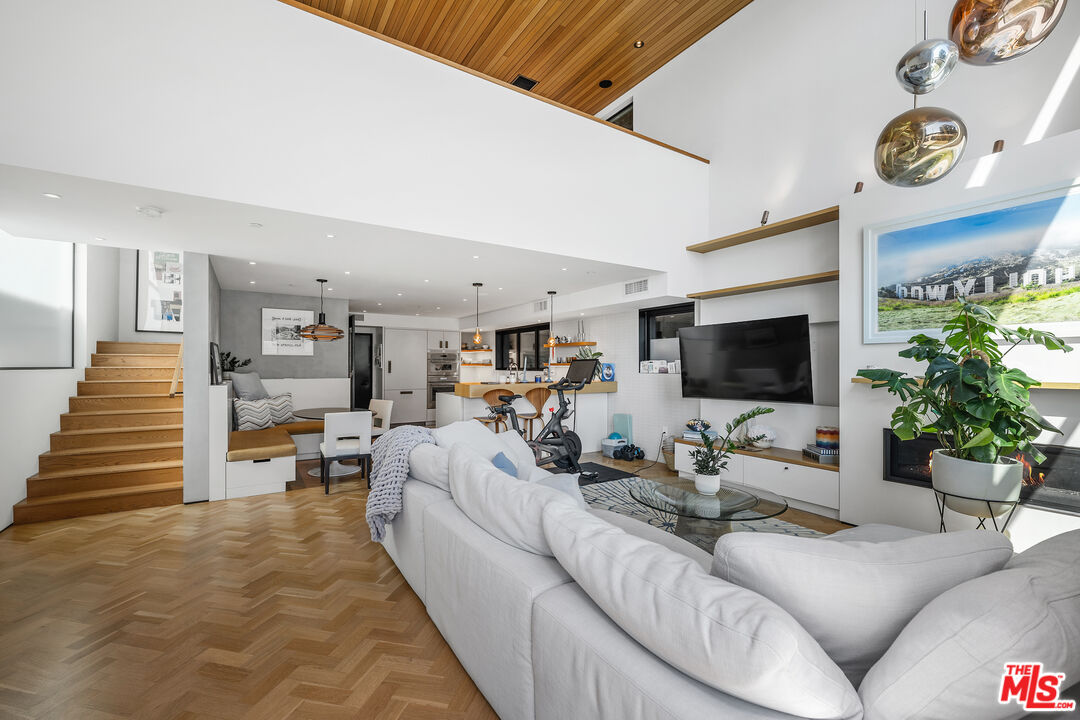 303 Windward Ave