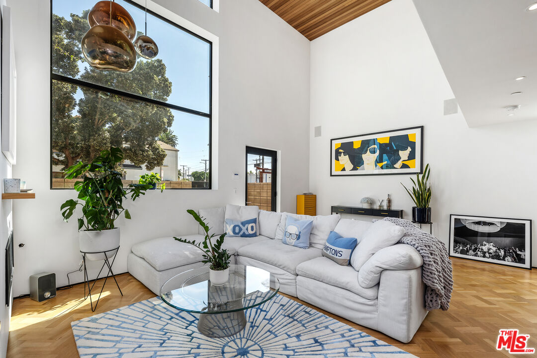 303 Windward Ave