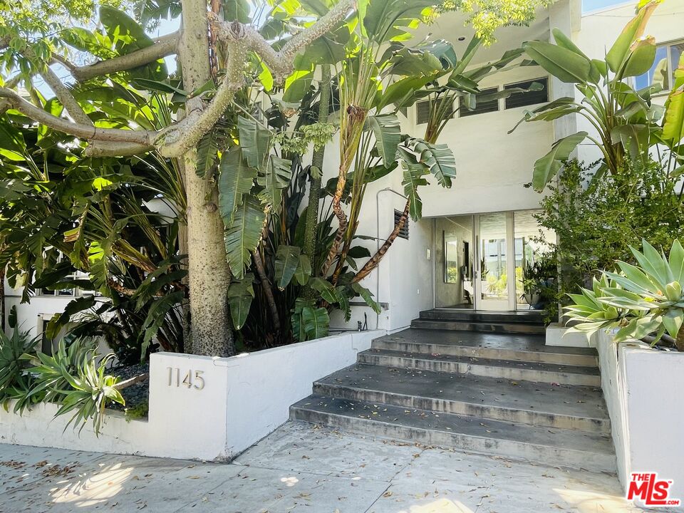 1145 Larrabee St Unit: 3