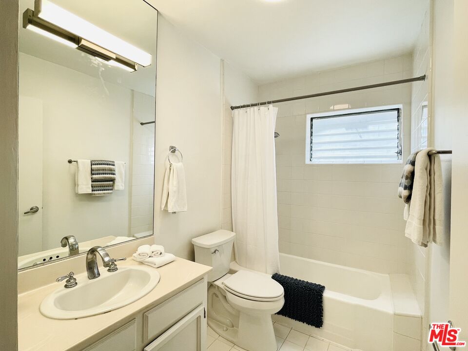 1145 Larrabee St Unit: 3