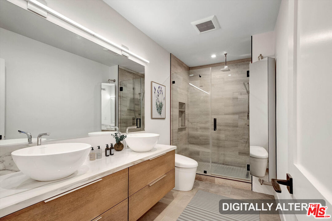 439 N Doheny Dr Unit: 204